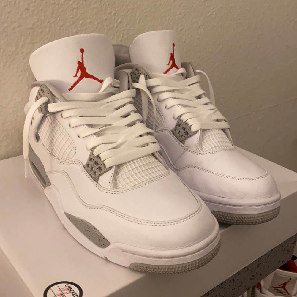 SOLD Nike Air Jordan 4 Retro “White Oreo” 2021 CT8527-100